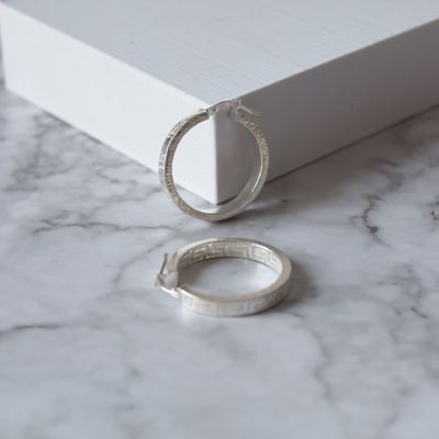 Argollas redondas con labrado especial