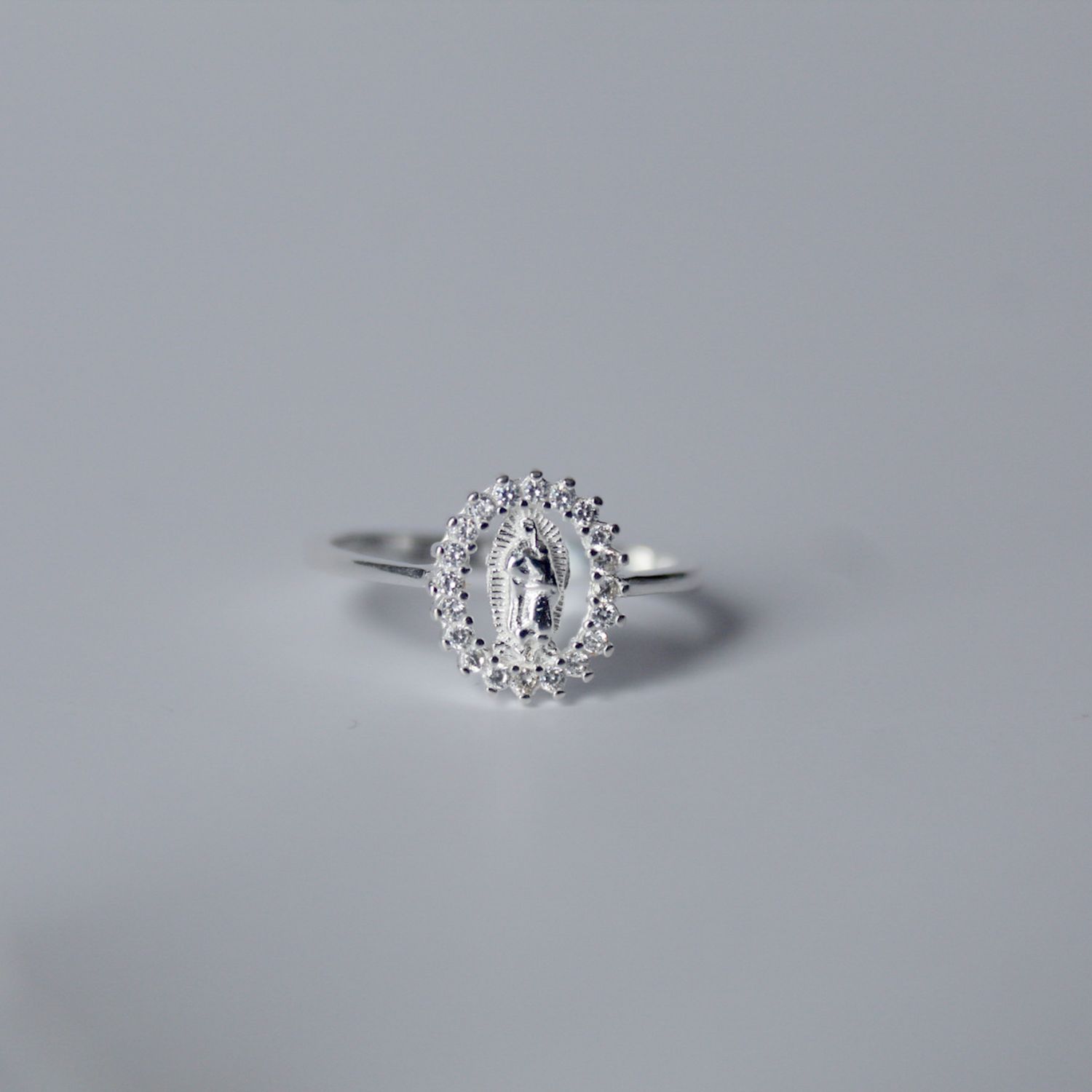 Anillo de Virgen de Guadalupe con zirconias