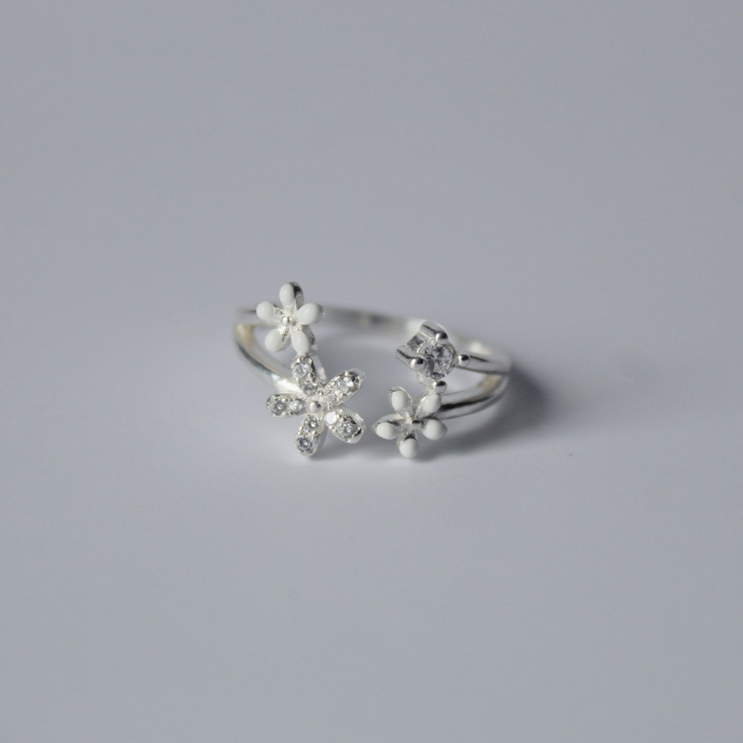 Anillo ajustable flores talla 7.5