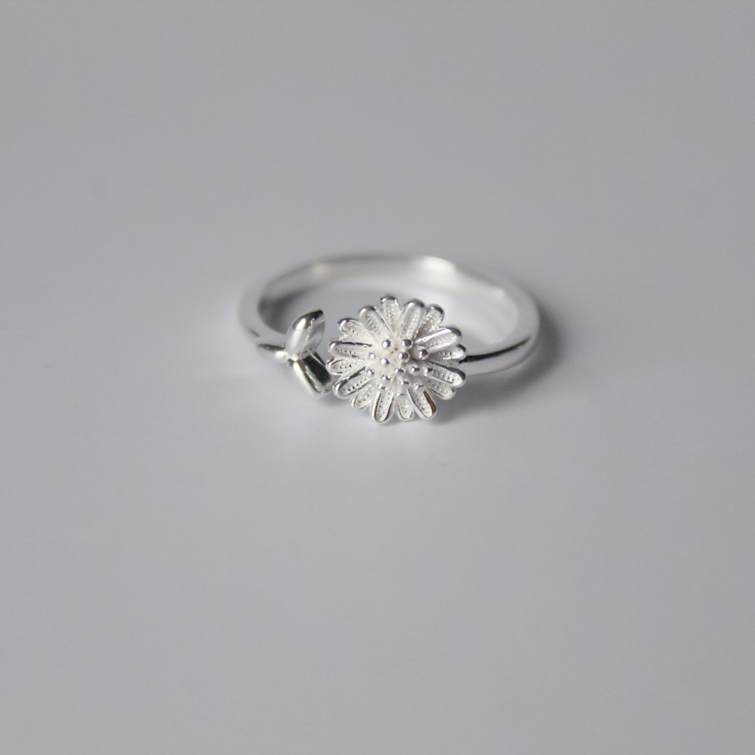 Anillo ajustable de girasol talla 6.5