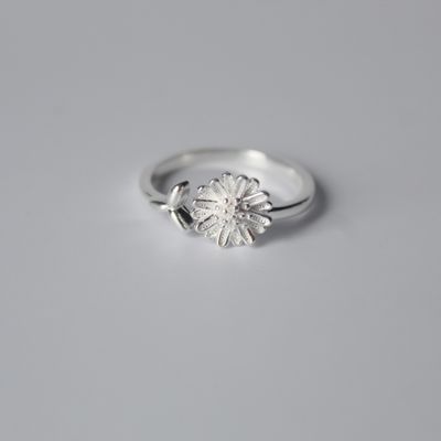 Anillo ajustable de girasol talla 6.5