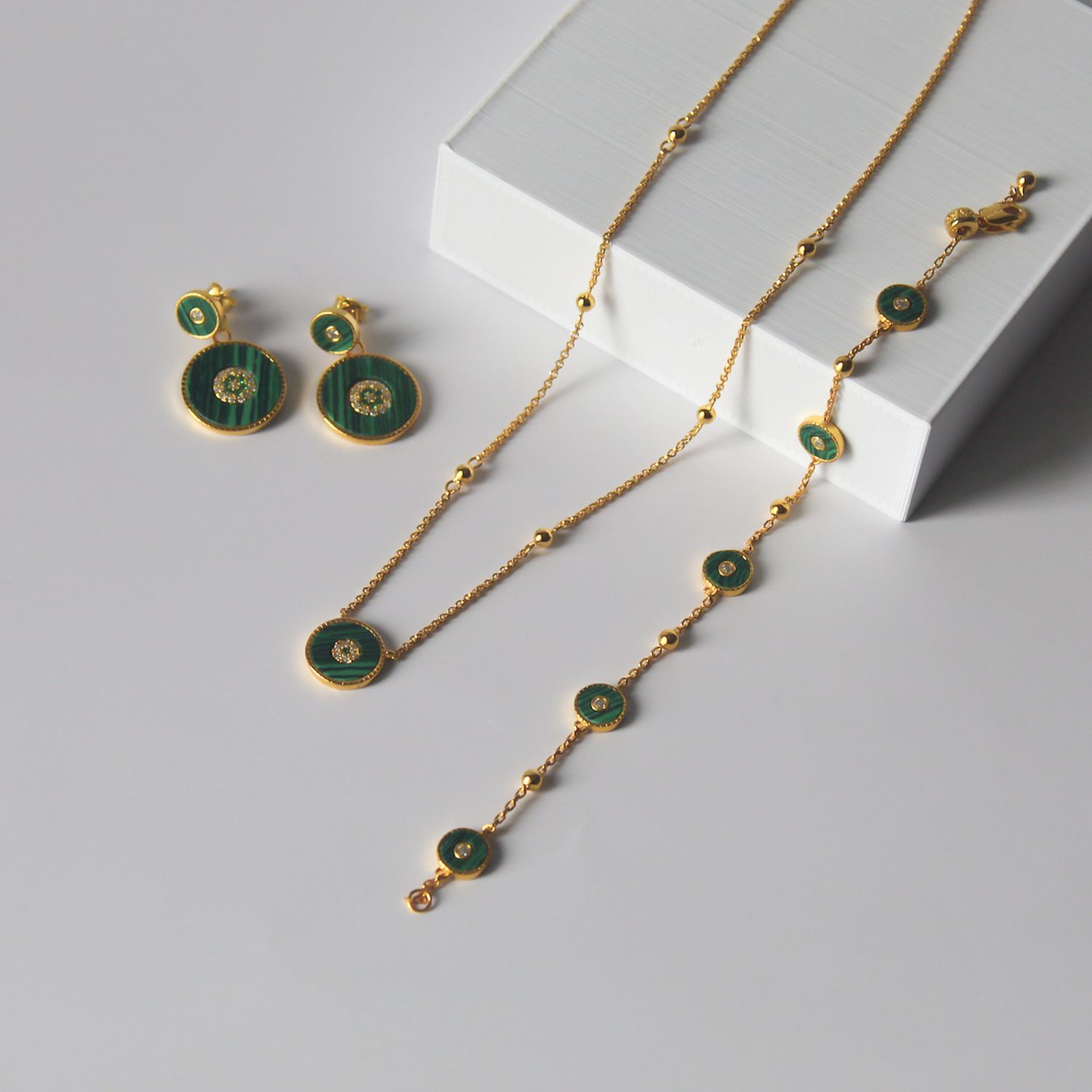 Juego Completo con piedra Malaquita elaborado en plata italiana 925 con baño de oro 18K