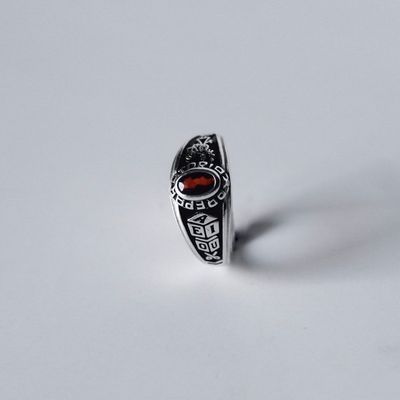 ​Anillo para graduación de Preparatoria piedra roja