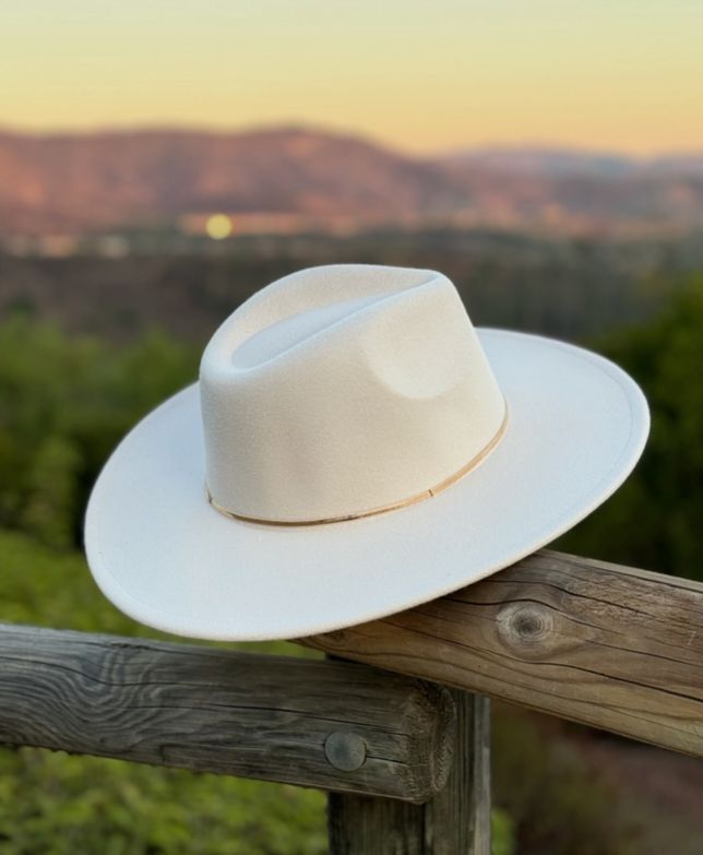 Giddy Up | Thin Gold Chain Felt Fedora