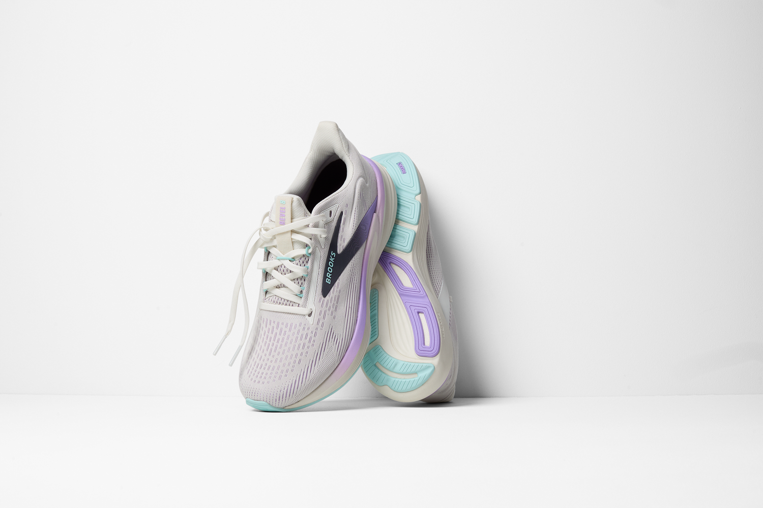 Women&#39;s Revel 8