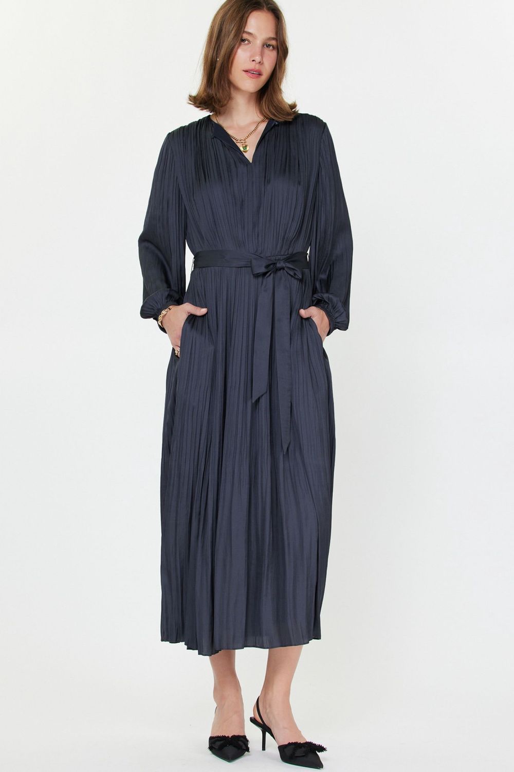 Round Neck Long Sleeve Pleated Midi Dress