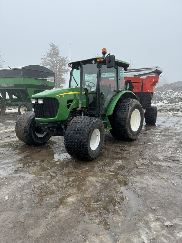 John Deere 5101E