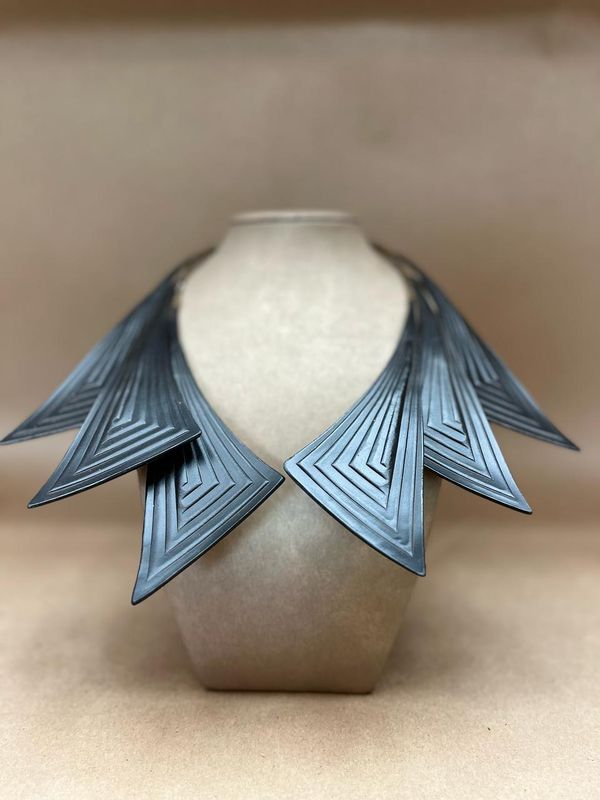 Collar Linear Triple