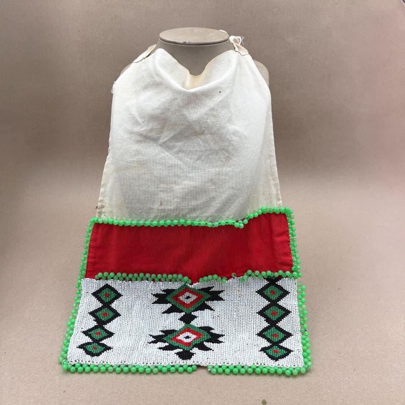 Apron marriage beaded with white fabric