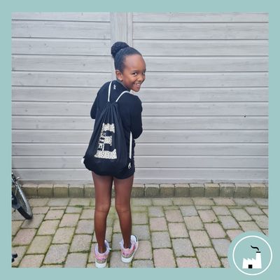 Katoenen rugzakje/gymtasje grote letter incl. naam