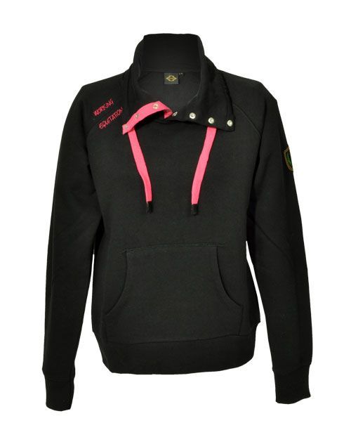 Über 75% Rabatt!! Damen Sweatshirt mit zahlreichen Details und Working Equitation- Motiv am Rücken aus der Jutta Gaul Kollektion in schwarz- pink! Bisher 89.90 €, jetzt 22,40 € Über 75% Rabatt!! Damen Sweatshirt mit zahlreichen Details und Working Equitation- Motiv am Rücken aus der Jutta Gaul Kollektion in schwarz- pink! Bisher 89.90 €, jetzt 22,40 €