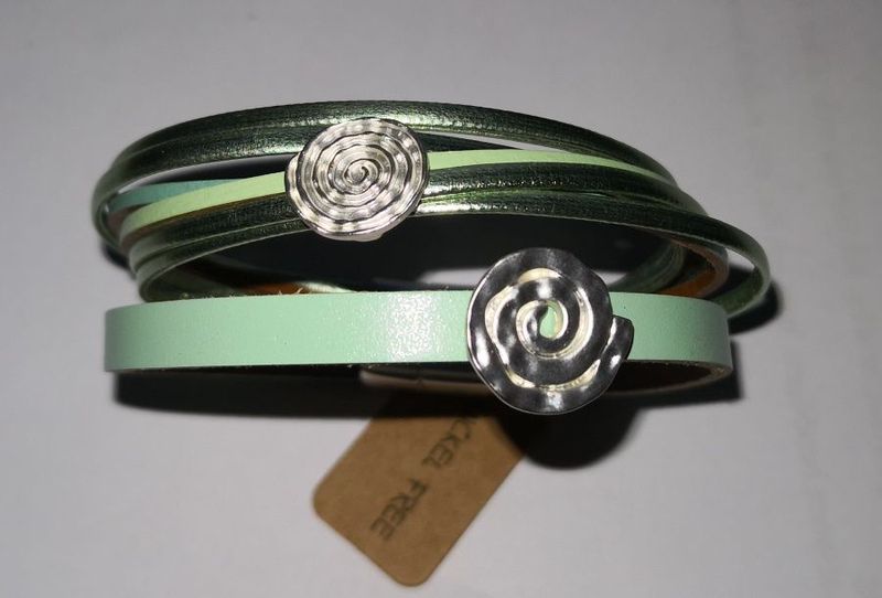 Armband Ammonit lindgrün/ 1-Reihig mit zwei Zierelementen in Schneckenform
