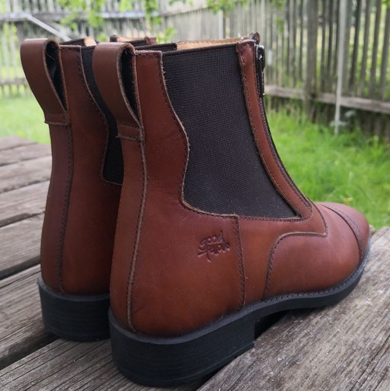 Über 30% Rabatt// goodfellow Stiefelette, Echtleder in braun mit seitlichen Elastikeinsätzen und Reißverschluß seitlich!! Bisher 139.- Euro; Jetzt.... Über 30% Rabatt// goodfellow Stiefelette, Echtleder in braun mit seitlichen Elastikeinsätzen und Reißverschluß seitlich!! Bisher 139.- Euro; Jetzt....