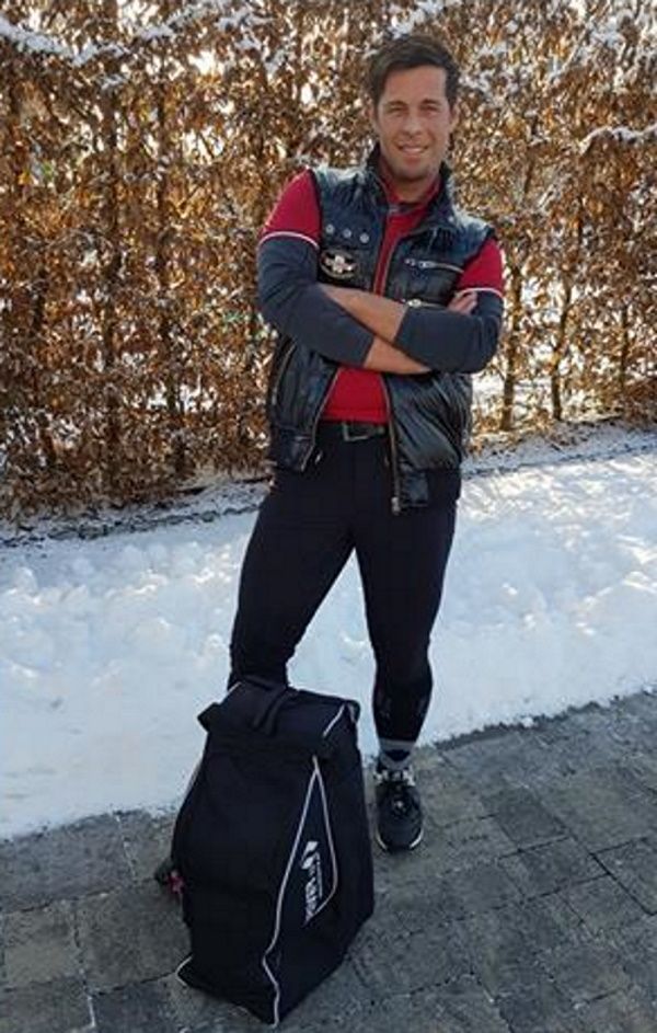 Herren- Sommer- Stiefel- oder Jodhpur- Reithose aus dem neuen bielastischem Med- Shape- Stoff mit Echt- oder- Kunstlederbesatz, in versch. Varianten und Farben ind. gestalten! Auch als Bundfalte erh.