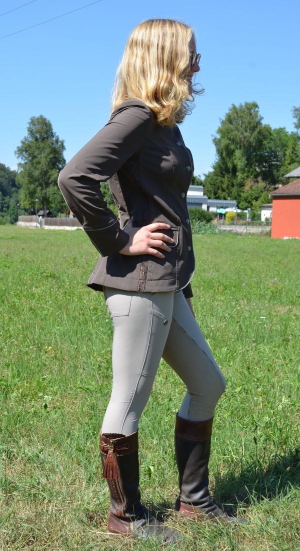Damen- Reit- Jacket "SILJA" oder "JOHANNA", mit Stehkragen oder Revers, aus edlem Sommersoftshell für fast alle Reitweisen, da frei Konfigurierbar. Maßanfertigung incl. Sprecht uns an!!