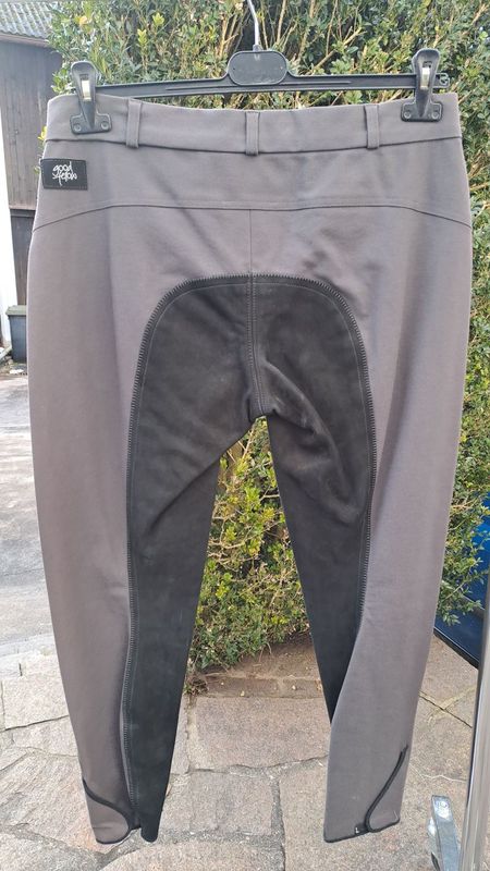 Sonderverkauf Stiefel- Hüftbund- Reithose zum Sonderpreis in Größe 44. Andere Größen und Modelle auf Anfrage! Sonderverkauf Stiefel- Hüftbund- Reithose zum Sonderpreis in Größe 44. Andere Größen und Modelle auf Anfrage!