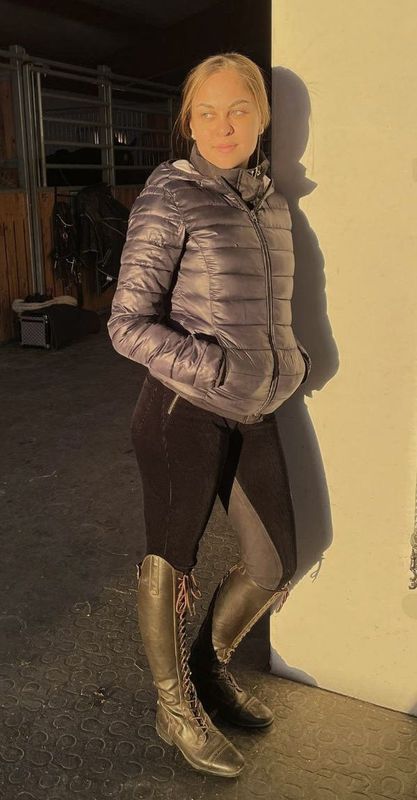 Cord- Stiefel- Reithose aus hochwertigem, strapazierfähigem und bielastischen Cordstoff mit Echt- oder Kunstlederbesatz, in verschiedenen Varianten, Farben und Bundformen indiv. gestalten!