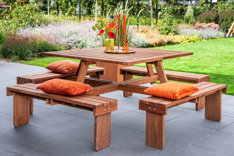 Hardhouten picknicktafel Vierkant  Dikte: 35mm Afmeting: L210xB210xH75cm