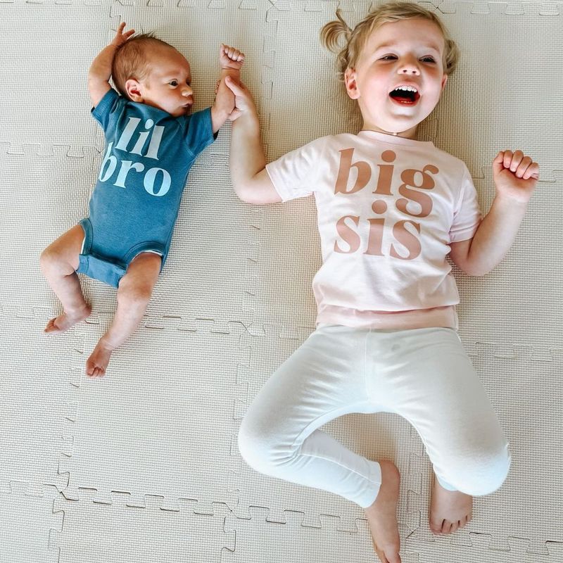 Little Sis Short Sleeve Bodysuit - Pregnancy Announcement