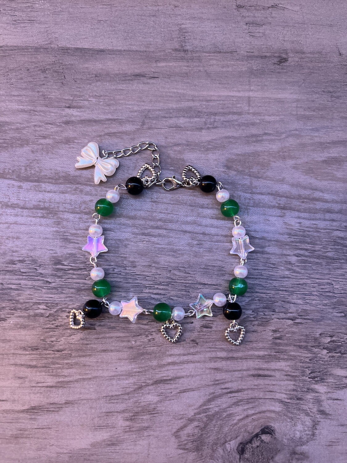 Green &amp; Black Pearl Hearts Bracelet