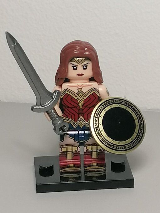 DC Comics Wonder Woman Minifigure comics version