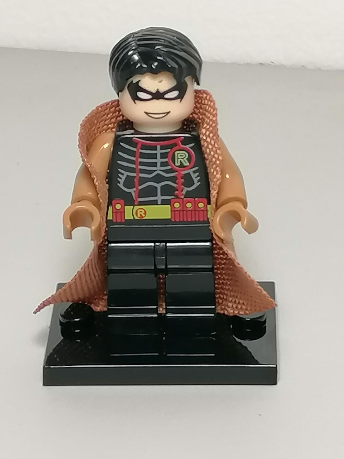 Robin minifigure from DC comics