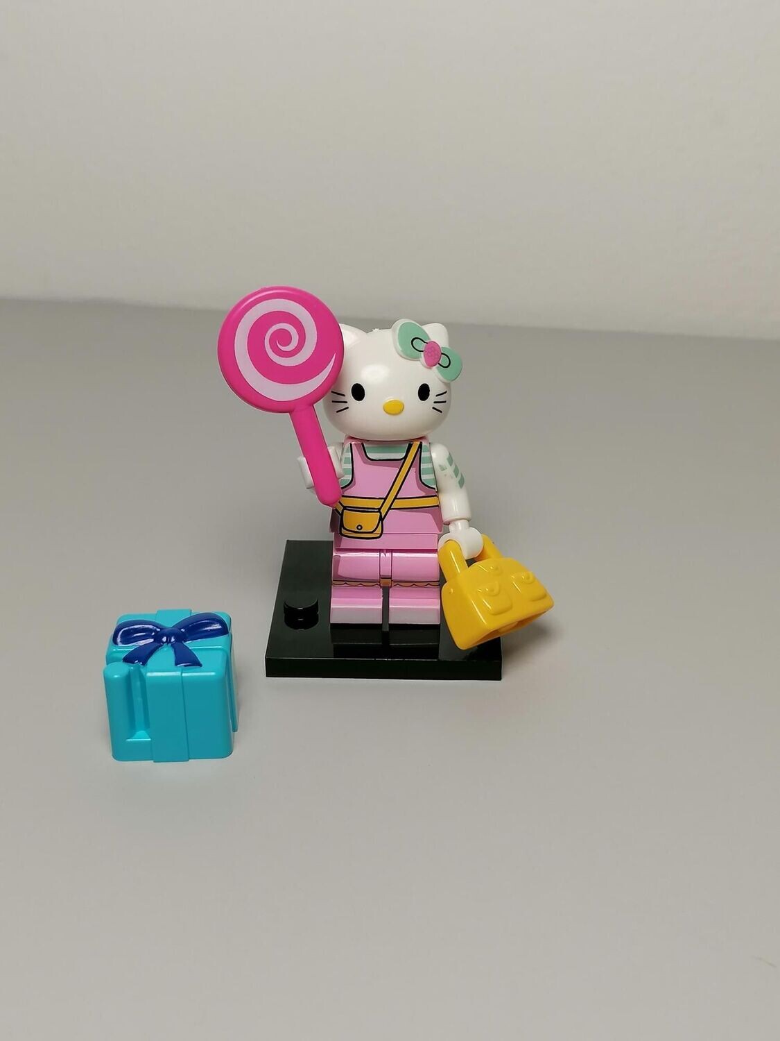 Hello kitty minifigure