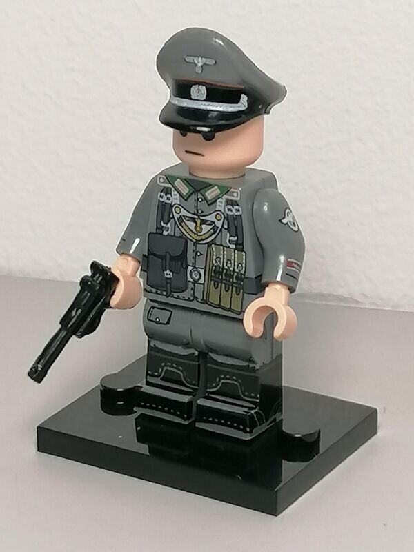 WW2 Feldgendarme officer minifigure