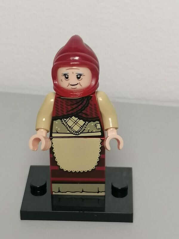 Medieval minifigure grand mother