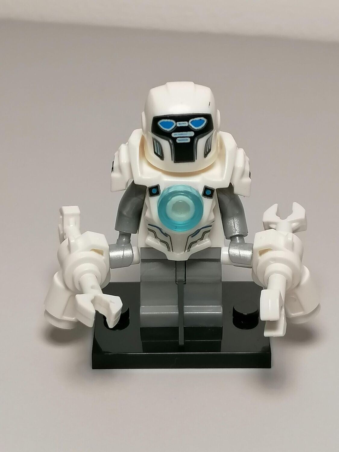 Space robot minifigure