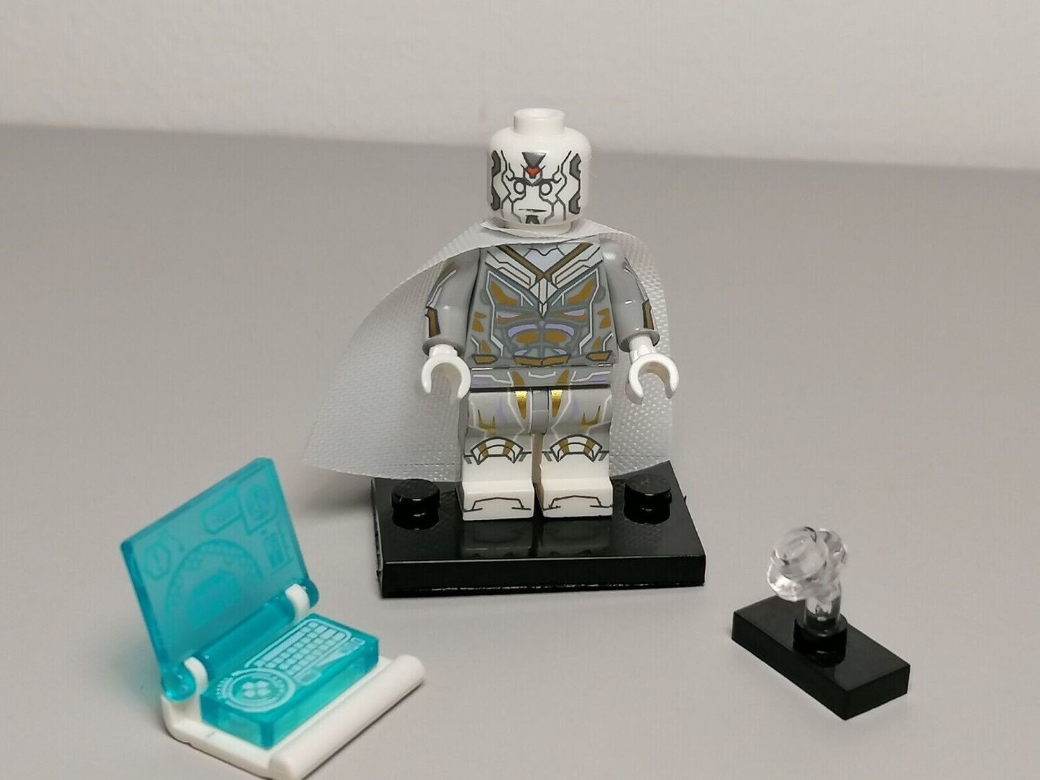 Vision minifigure from Marvel