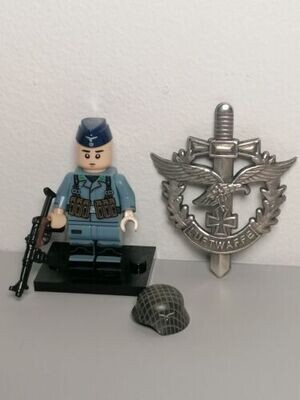WW2 German air force Soldier minifigure with military badge