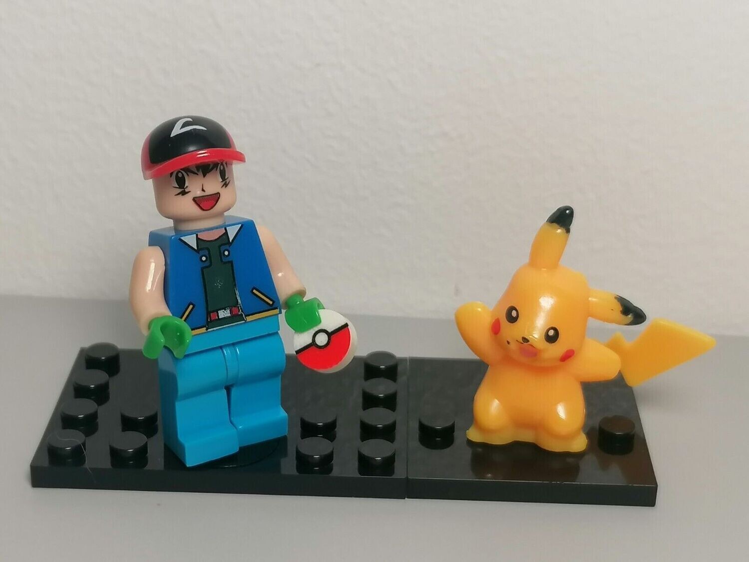 Pokémon Minifigure With Picachu