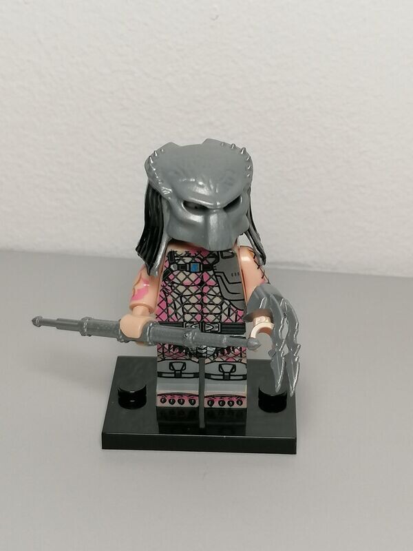 Predator minifigure