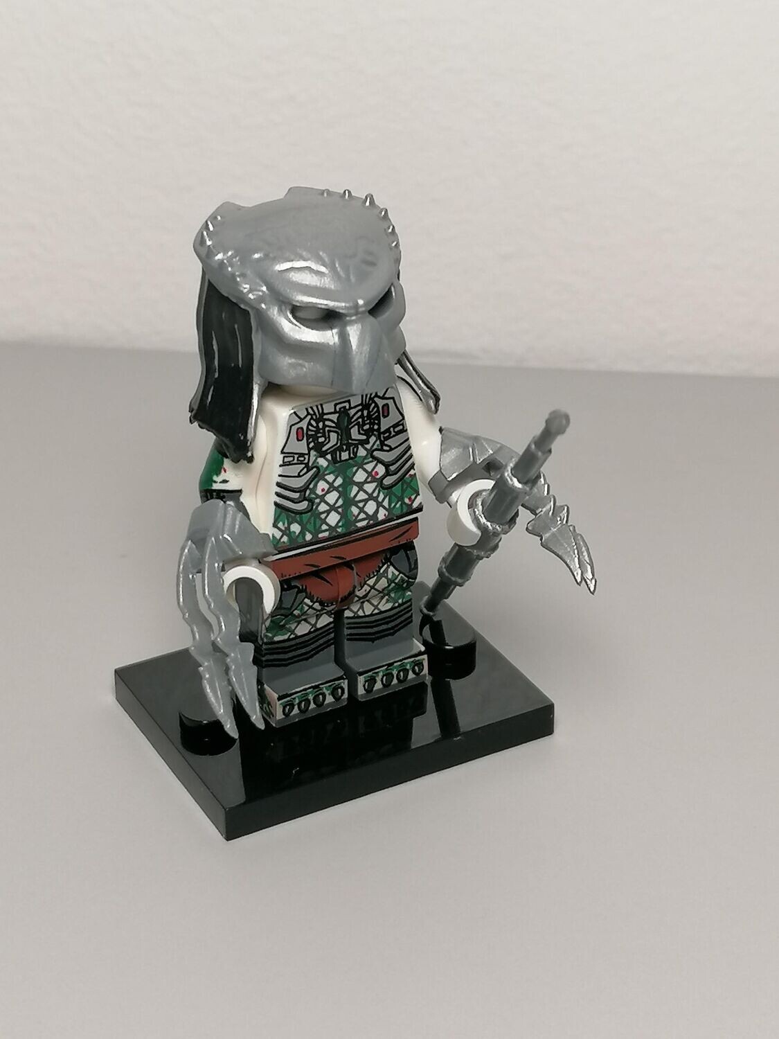 Predator minifigure