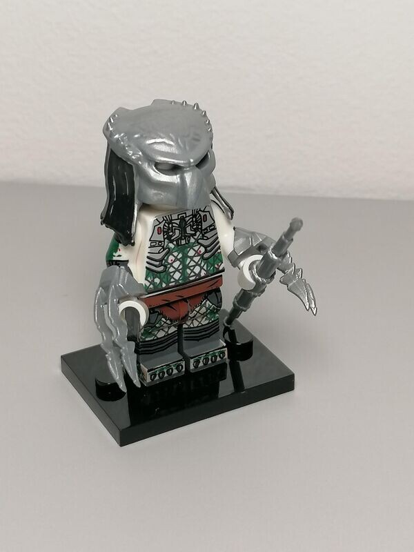 Predator minifigure