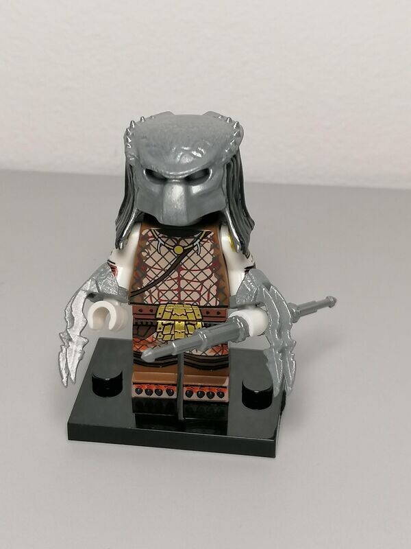 Predator minifigure