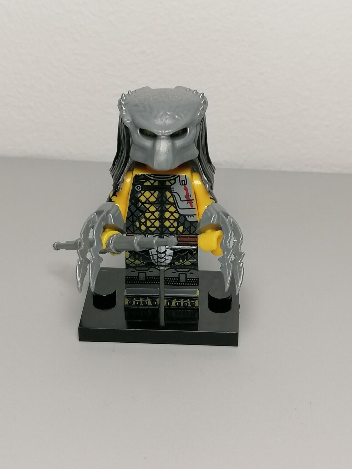 Predator minifigure