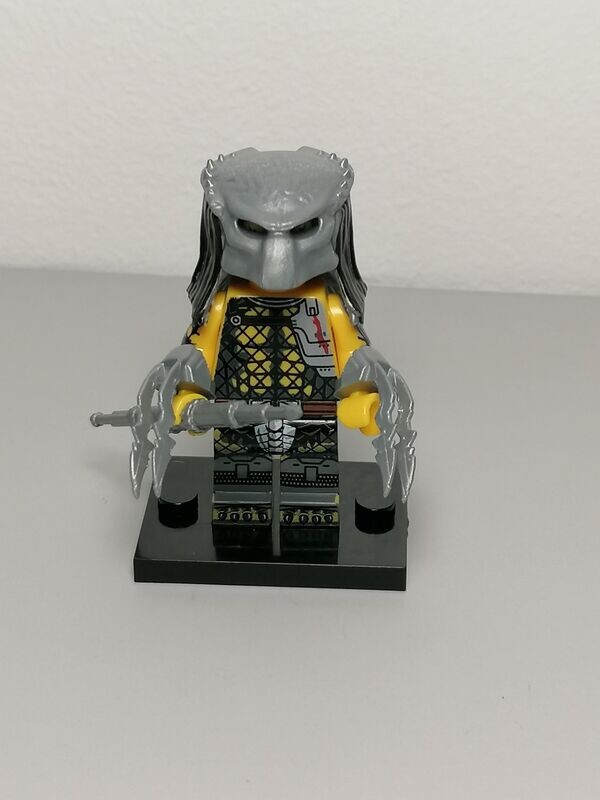 Predator minifigure