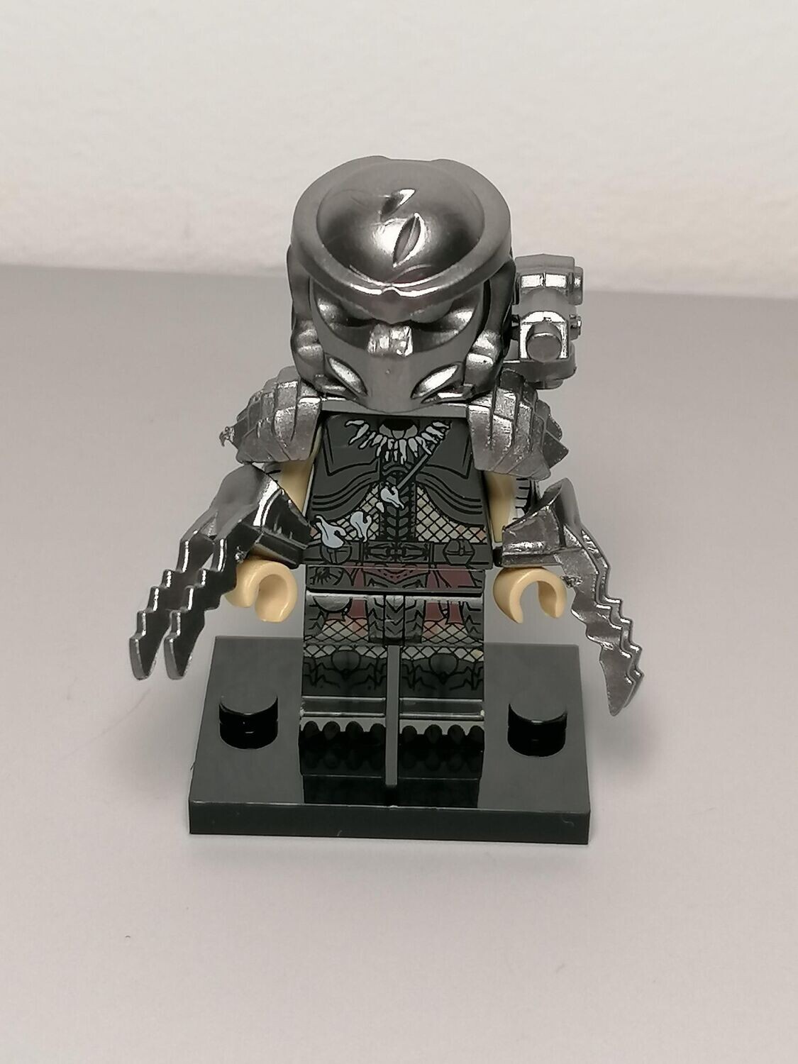 Predator minifigure heavy armor