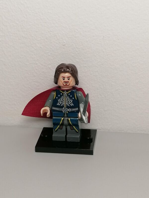 Gondor King minifigure from LOTR