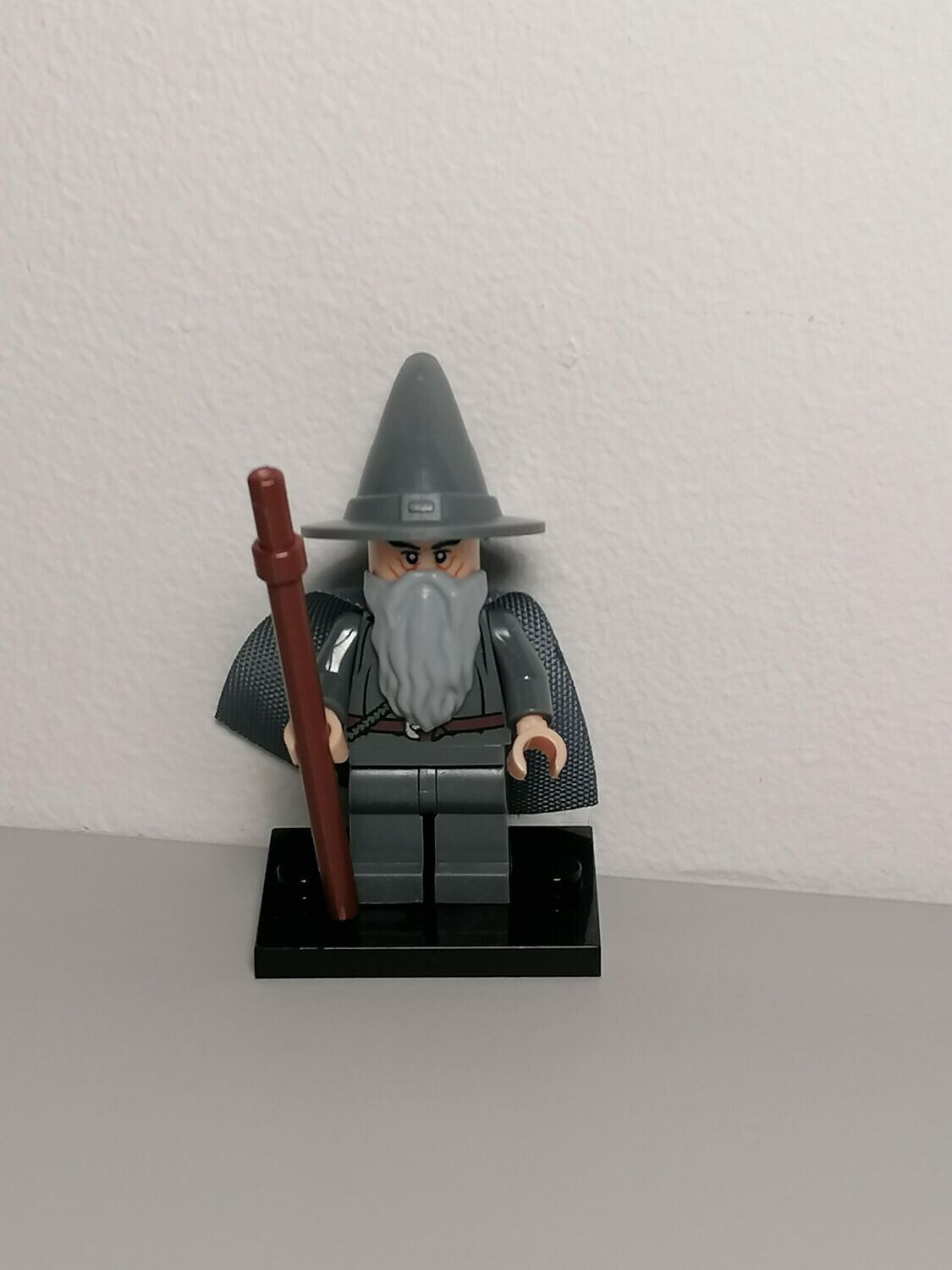Grey Wizard minifigure from LOTR