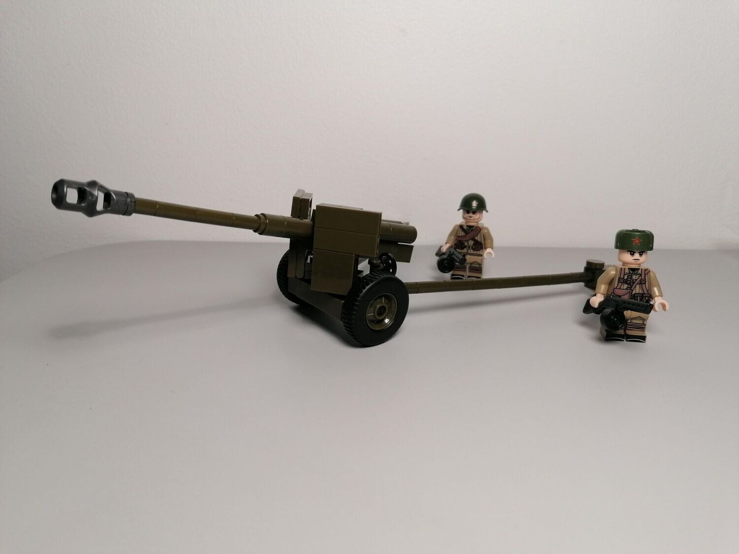 WW2 Russian canon with minifigures