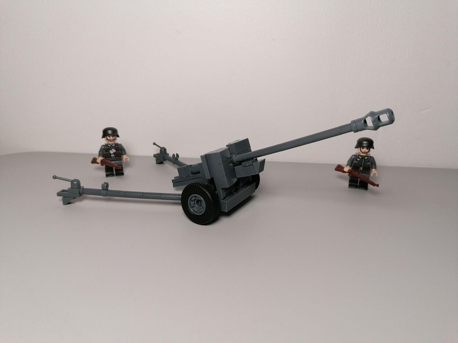 WW2 German PAK40 canon with minifigure