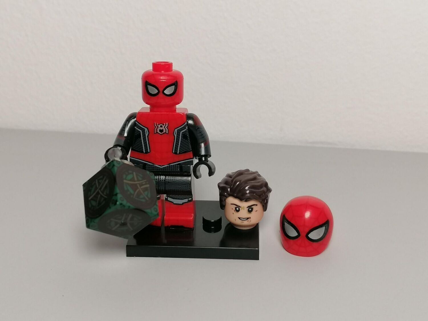 Spider Man minifigure Deluxe Version