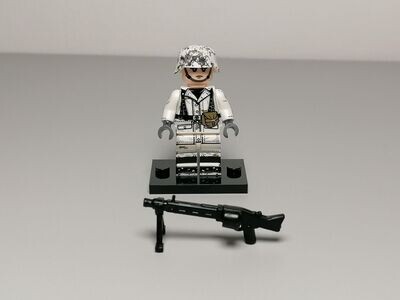 WW2 German Winter Soldier minifigures with MG
