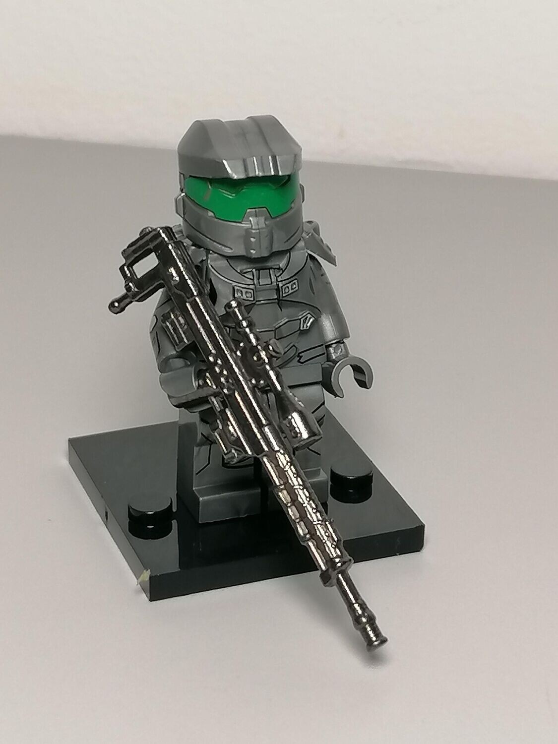 Halo minifigure with metal weapon