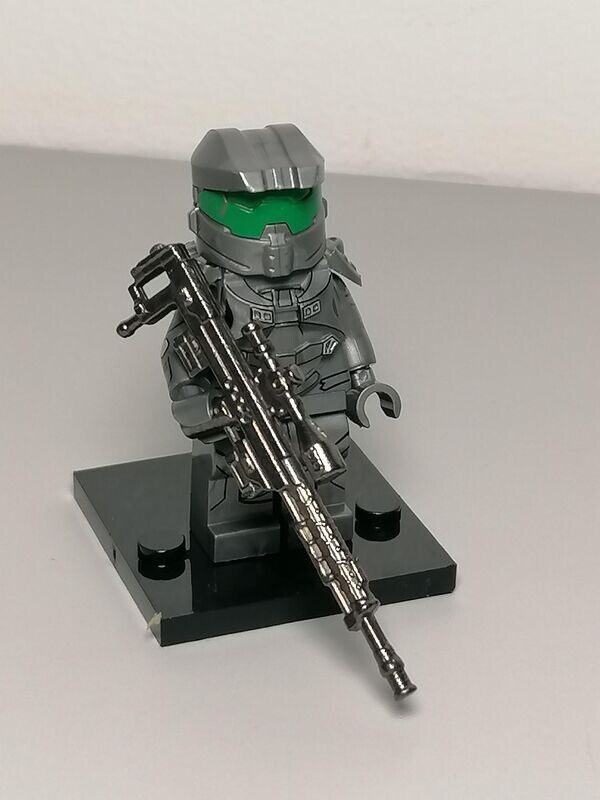 Halo minifigure with metal weapon