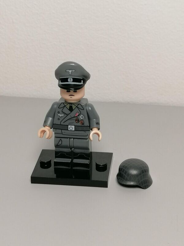 WW2 German minifigure officer