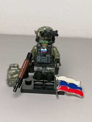 Modern Russian soldier minifigure with pin